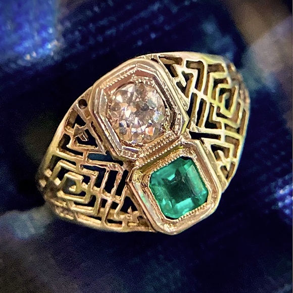 RARE Estate Ring! Solid Gold OLD European Cut Diamond and Green Emerald ring - Picture 11 of 15